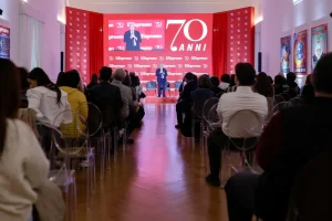 L’Espresso compie 70 anni con mostra, talk e incontro al Quirinale. Attesa per l’archivio digitalizzato del giornale