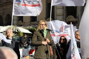 I giornalisti scendono in piazza per il rinnovo del contratto