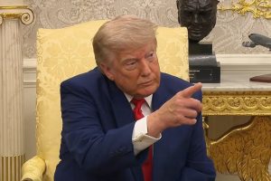 Trump vieta accesso alla Casa Bianca a Cnn, Politico e Ms Now: le testate fanno causa