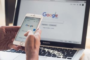 Google cambia la ricerca, al posto del tasto “Cerca” arrivano tre funzioni AI